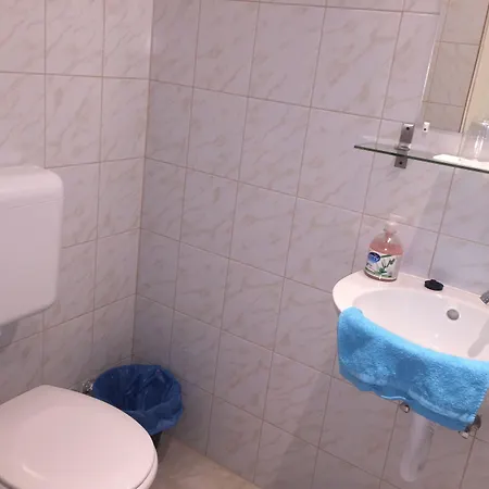 Omega Affittacamere 3*