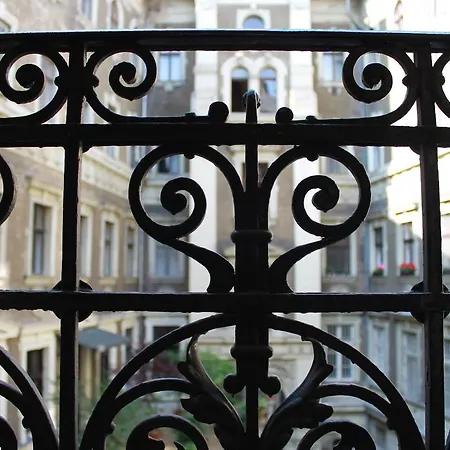 招待所 布达佩斯欧米茄酒店